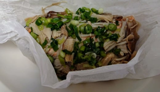 クッキングシートで鮭の包み焼きを作ってみました