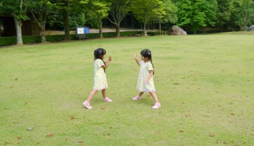 お家でも外でも遊べる準備のいらない遊び「鏡さん」