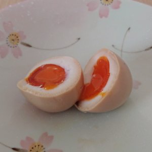 「世界一美味しい煮卵の作り方」の本を見ながら煮卵を作ってみたら、とろとろに美味しく出来ました！