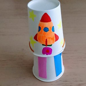 紙コップと輪ゴムがあれば簡単に作れる！紙コップロケットの作り方