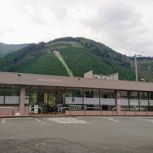 御岳山に一番近かったコンビニがあった場所に、カフェレストラン「MITAKE TERRACE」がオープンしていました