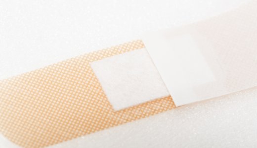 絆創膏をはがれにくくする裏ワザ